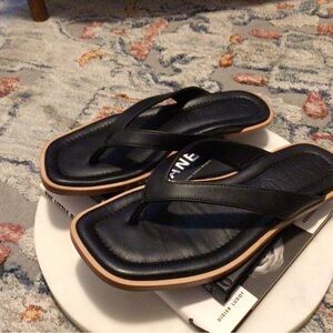 Staud Classic Black Leather Flip Flops/Thong Sandals Sz 5 1/2